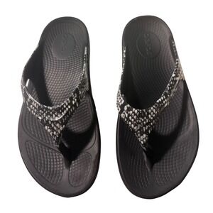 Oofos Womens Size 8 Oolala Limited Sandals Black/White‎ Animal Print Snake